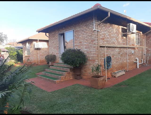 3 BEDROOM FREESTANDING FOR SALE IN SAFARI GARDENS